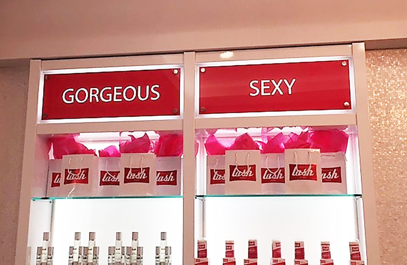 Amazing Lash Studio signage